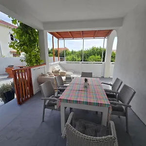  Apartment 6 M, 50 M Do Plaze